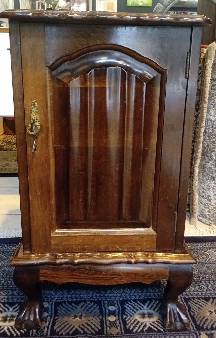 Stinkwood ball & claw pedestal: R3,000