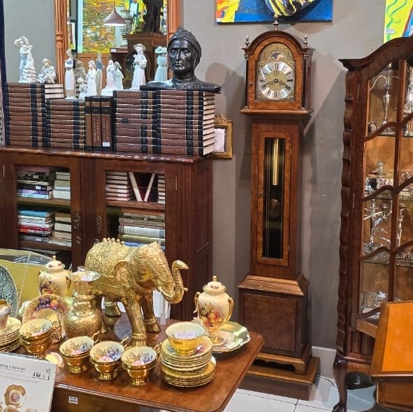 Wuba Dutch Grandmother clock: R20,000