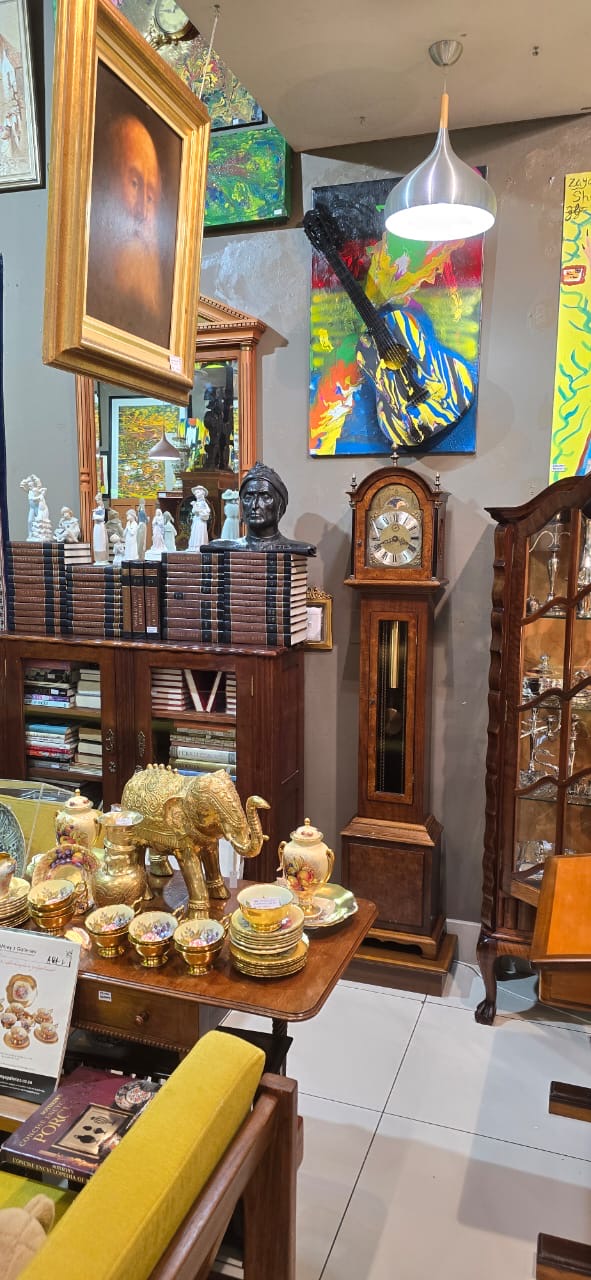 Wuba Dutch Grandmother clock: R20,000