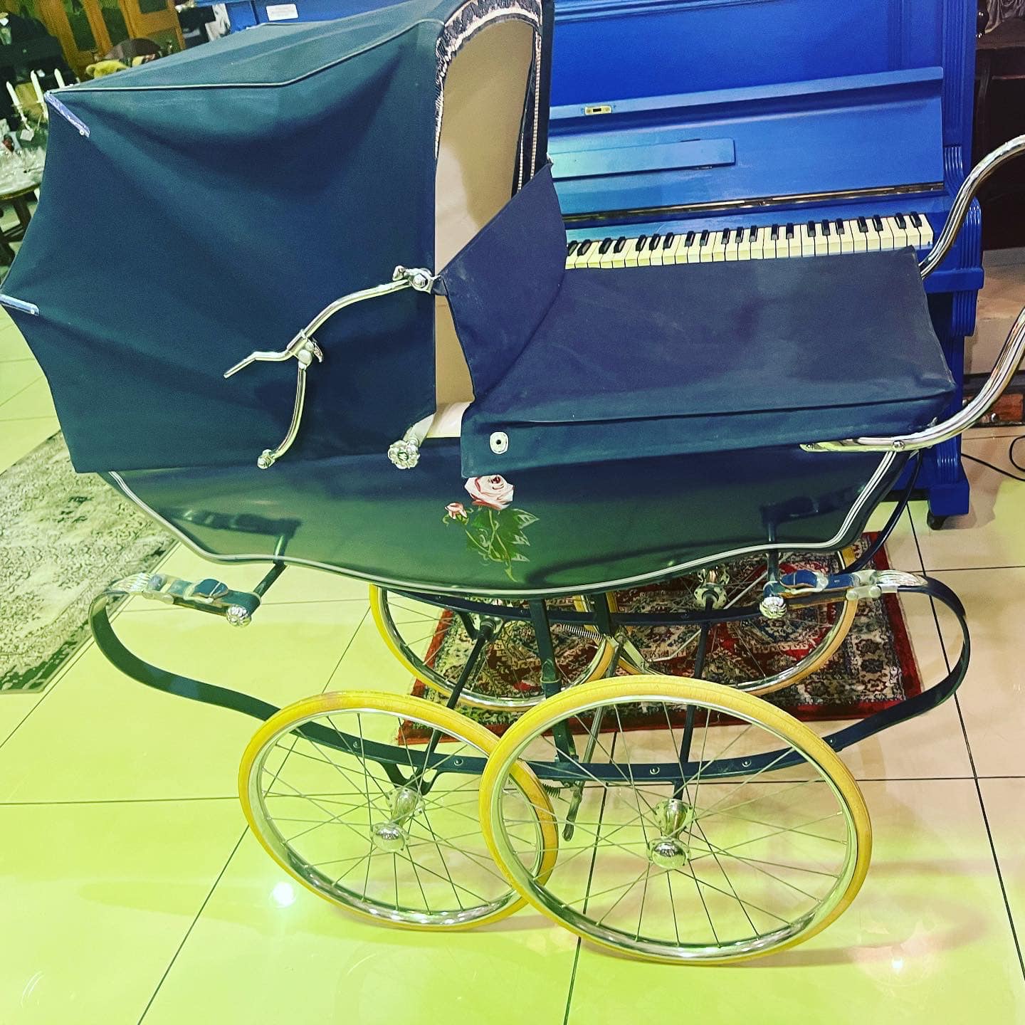 Vintage Silver cross Wilson Silvershadow coachbuild pram: R30,000
