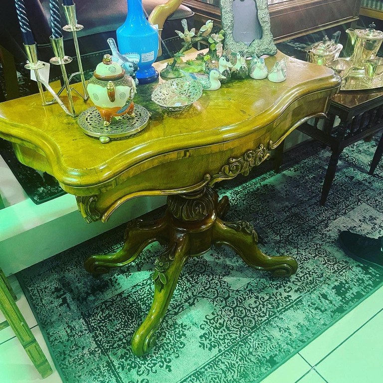 Late Victorian serpentine walnut card’s table