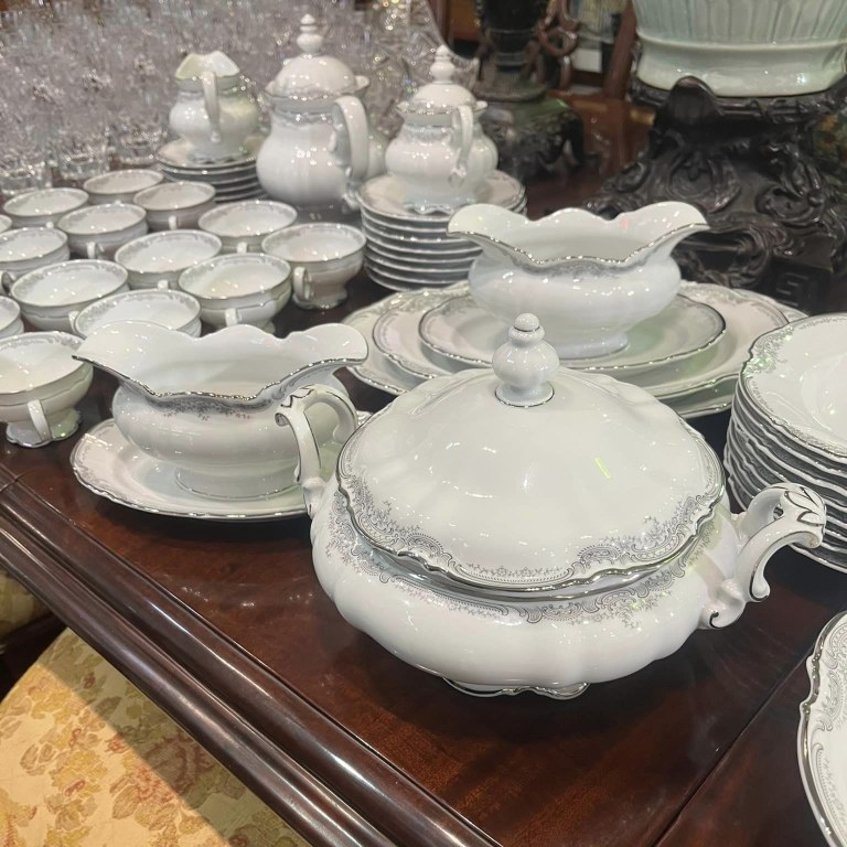 8-setting Hutchenreuther dinner set