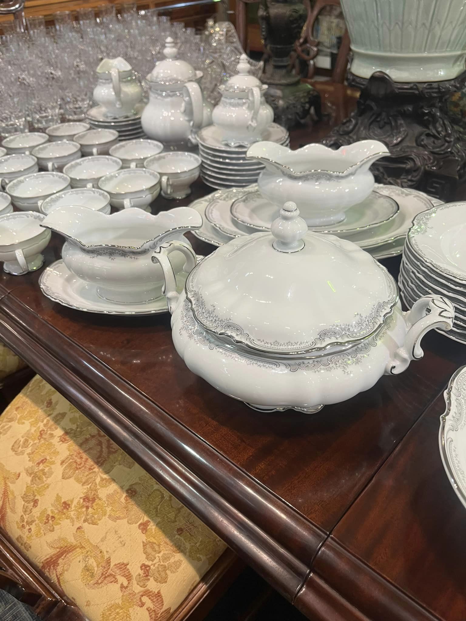 8-setting Hutchenreuther dinner set