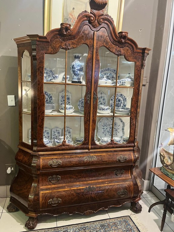19th-Century Dutch Baroque Style Display Cabinet — A Majestic Tribute to Burr Walnut Artistry and Architectural FormPrice: R126,000(currently reduced to R40,000)