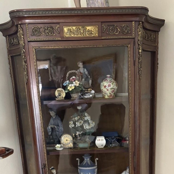 British display cabinet: POR