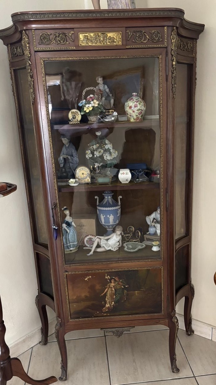 British display cabinet: POR