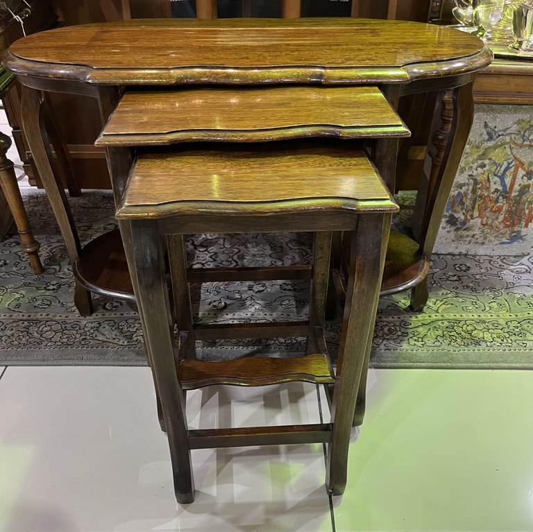 Mid-Century oval nesting tables