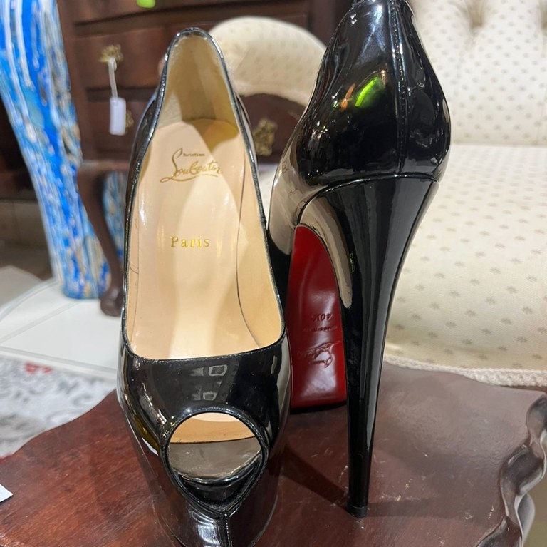 Christian Louboutin Very Prive 160mm black patent leather pumps, Size 6,5