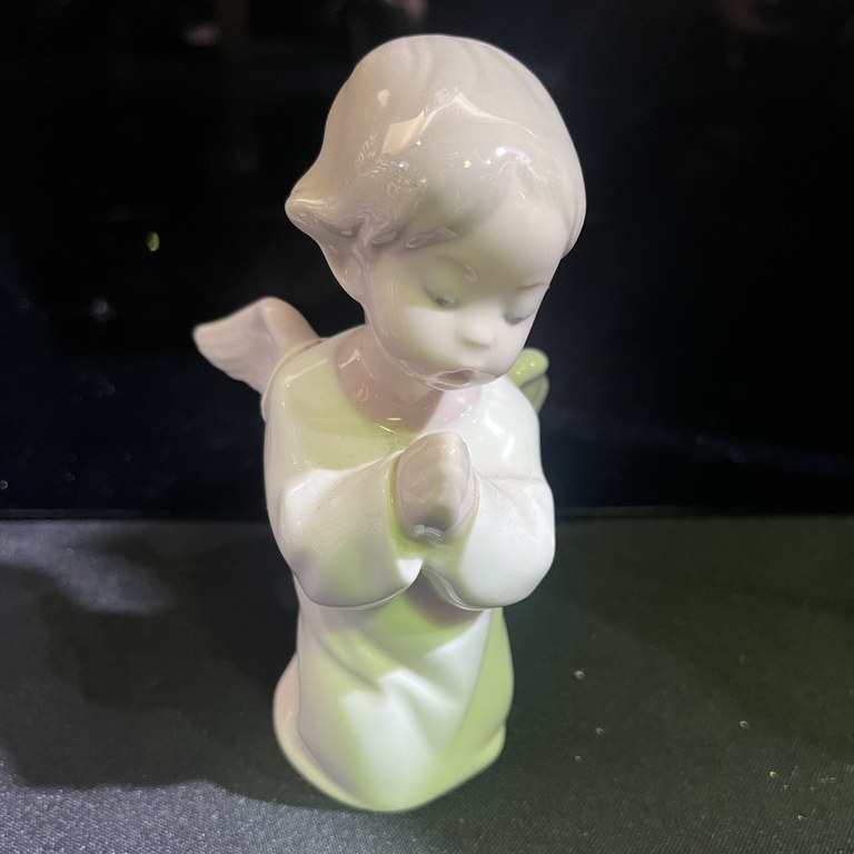 Lladro Praying Angel figurine