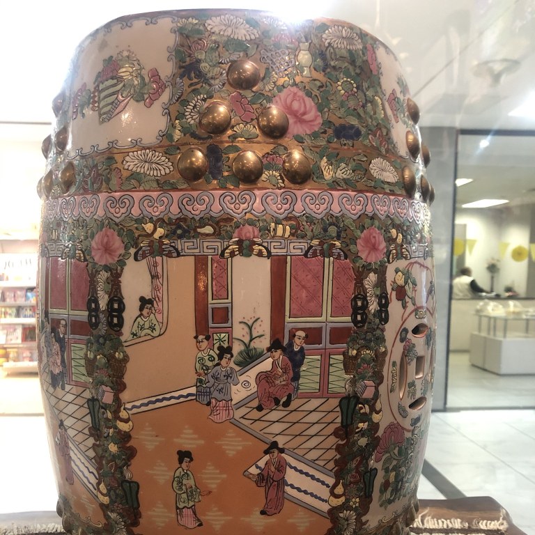 Cantanese “family rose” porcelain garden seat, circa 1930, Price: R26,000