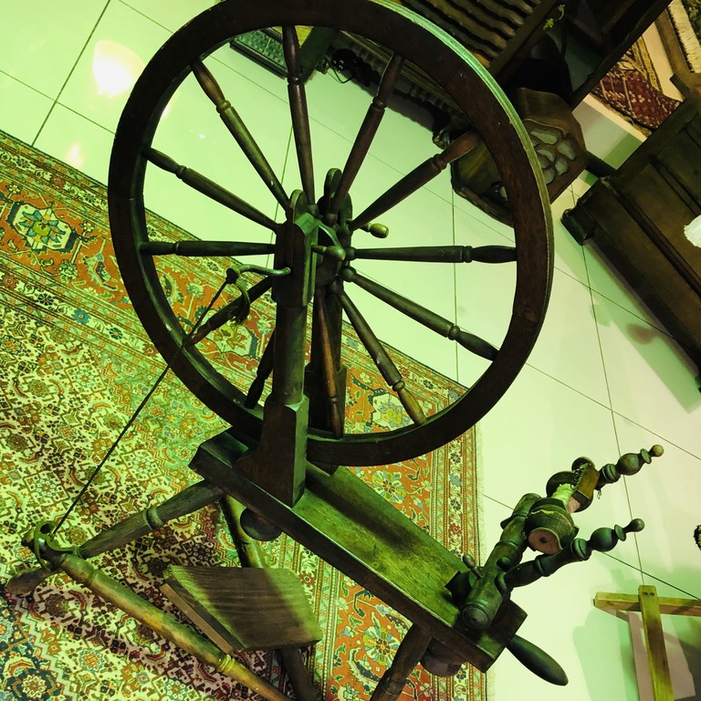 SPINNING WHEEL ENGLISH CIRCA 1900