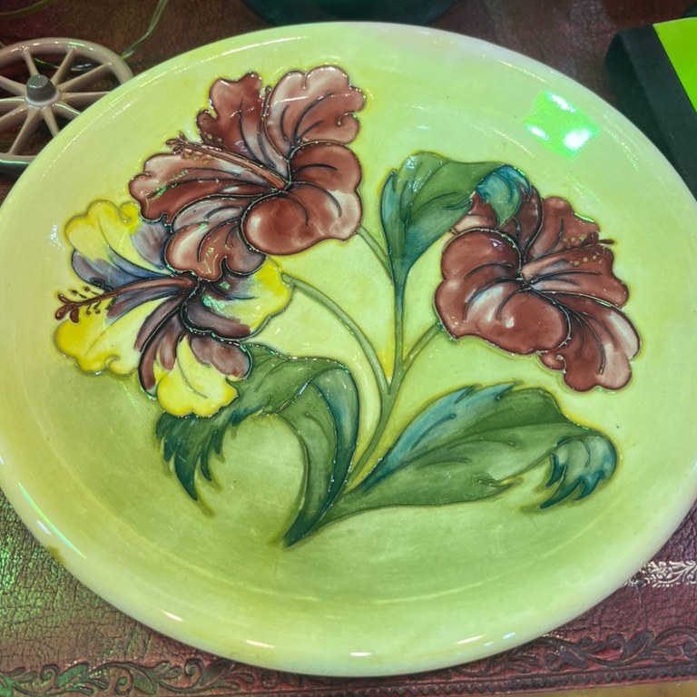 Moorcroft Hibiscus plate, c1970s: R5,000