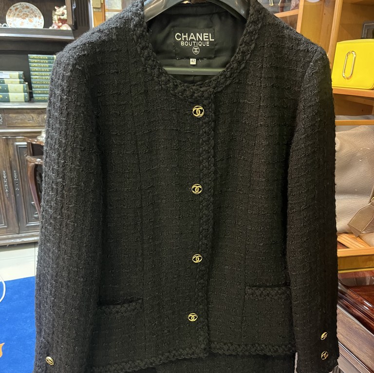 Chanel tweed suit, European size 42: R30,000