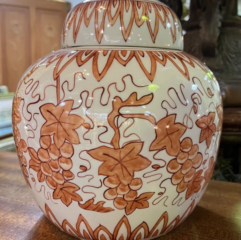 Vintage porcelain Chinese ginger jar