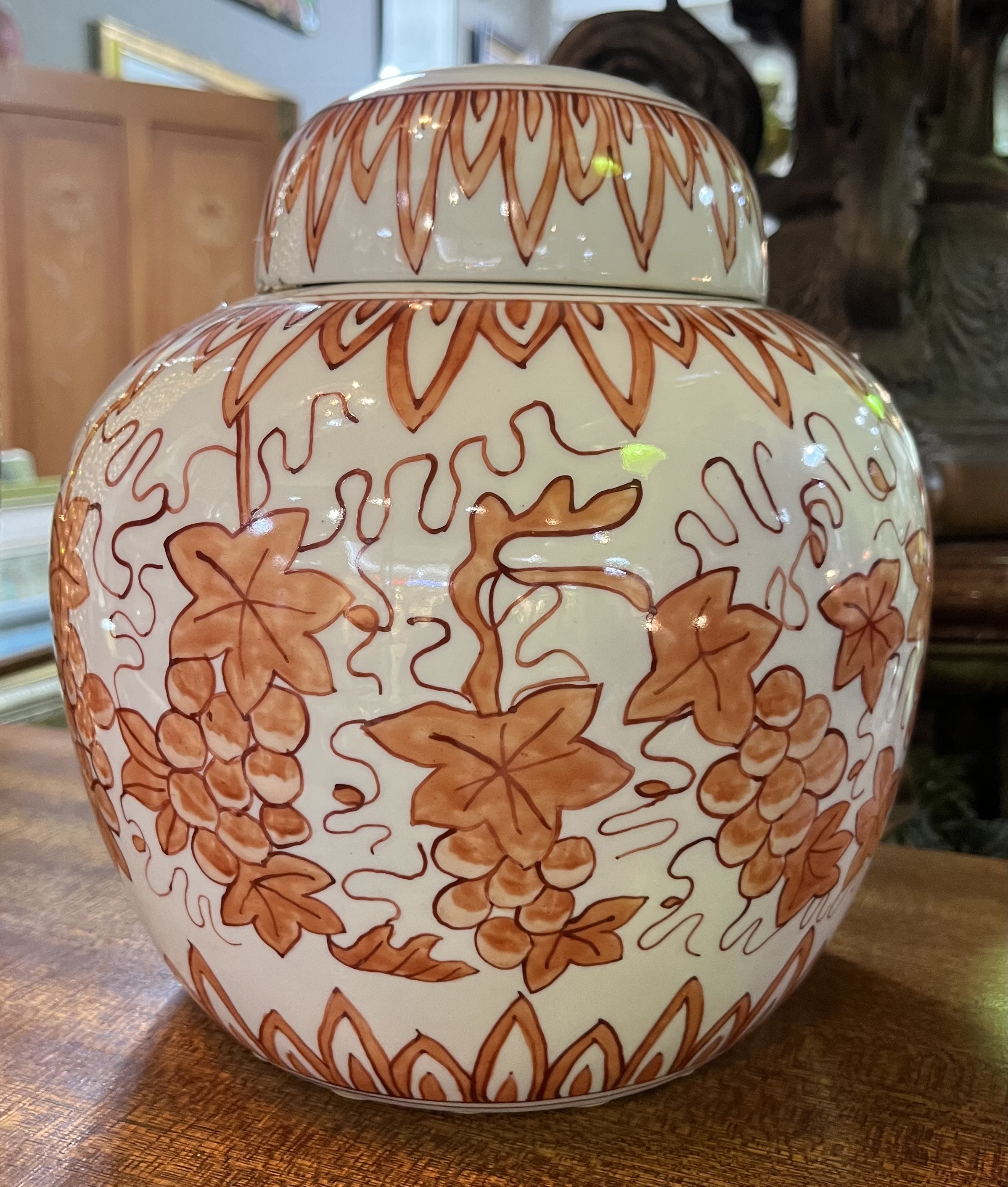 Vintage porcelain Chinese ginger jar