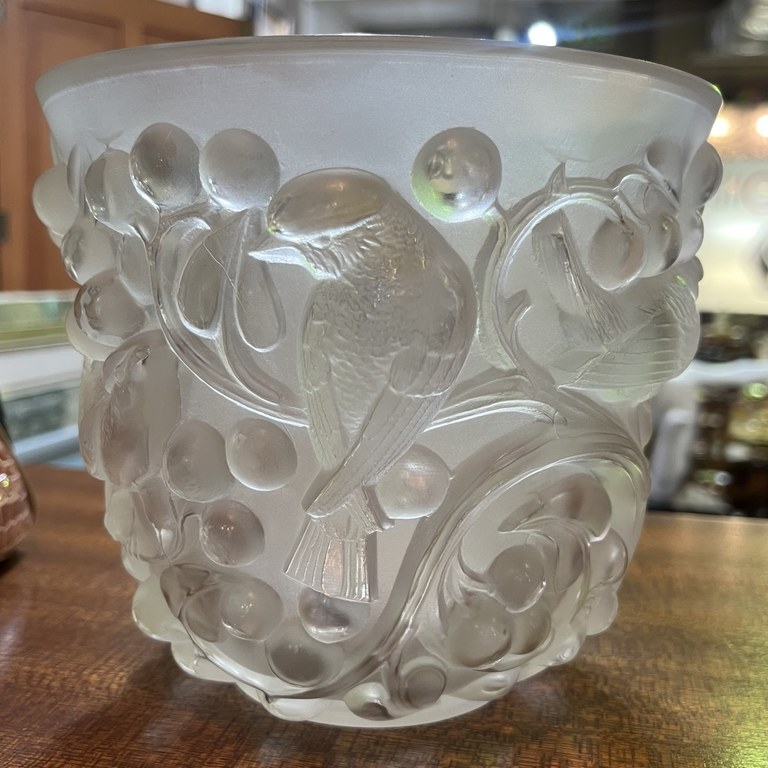 Lalique Avallon vase in frosted glass - Sparrow bird