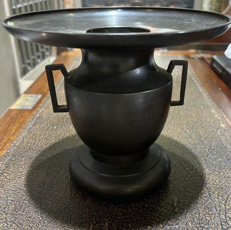 Antique Japanese bronze Usubata Ikebanai