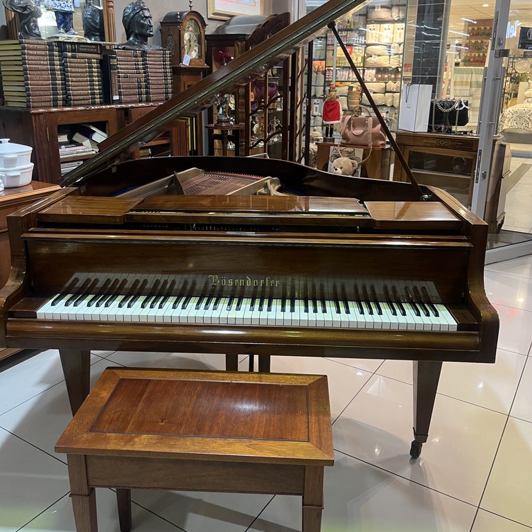 Bösendorfer baby grand piano: POR