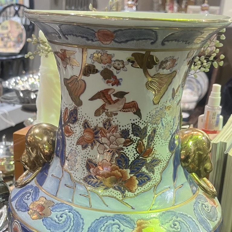 Chinese porcelain vase - R7,000