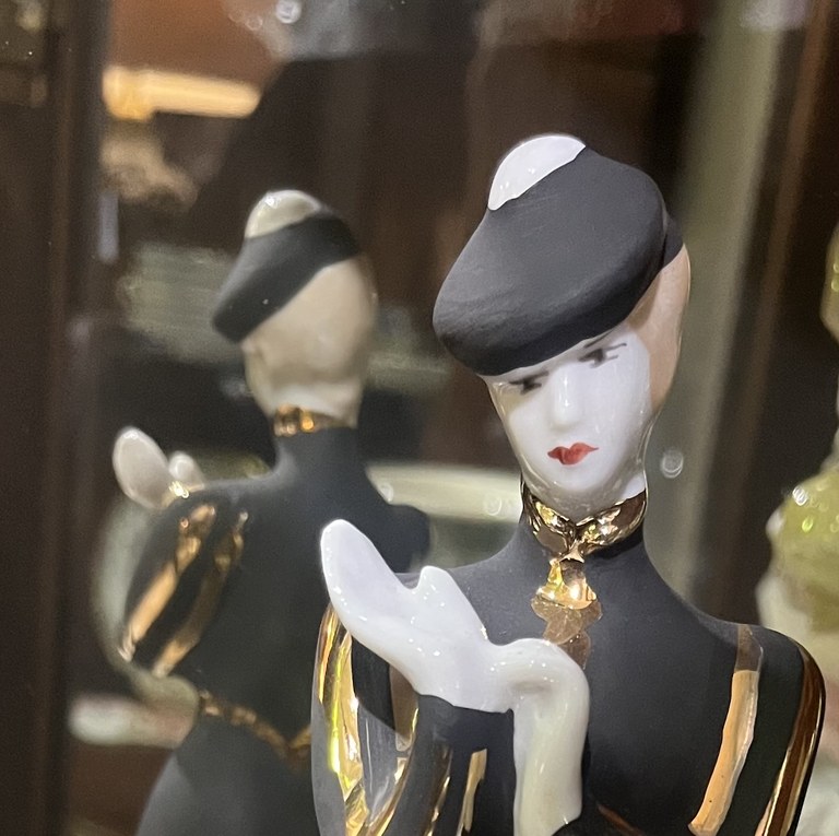 Dutevo Victorian lady with dog - R2,000