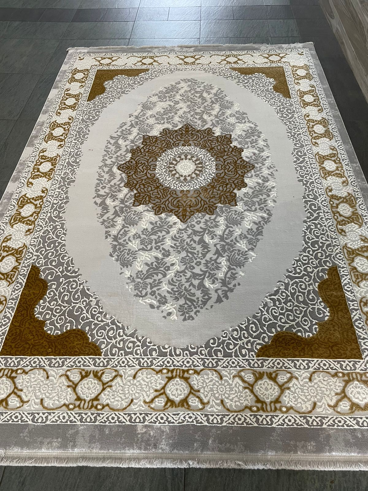 Classic rug 290x200: R9,999