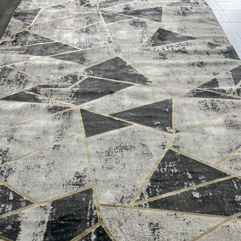 Modern rug 337x240: R19,999