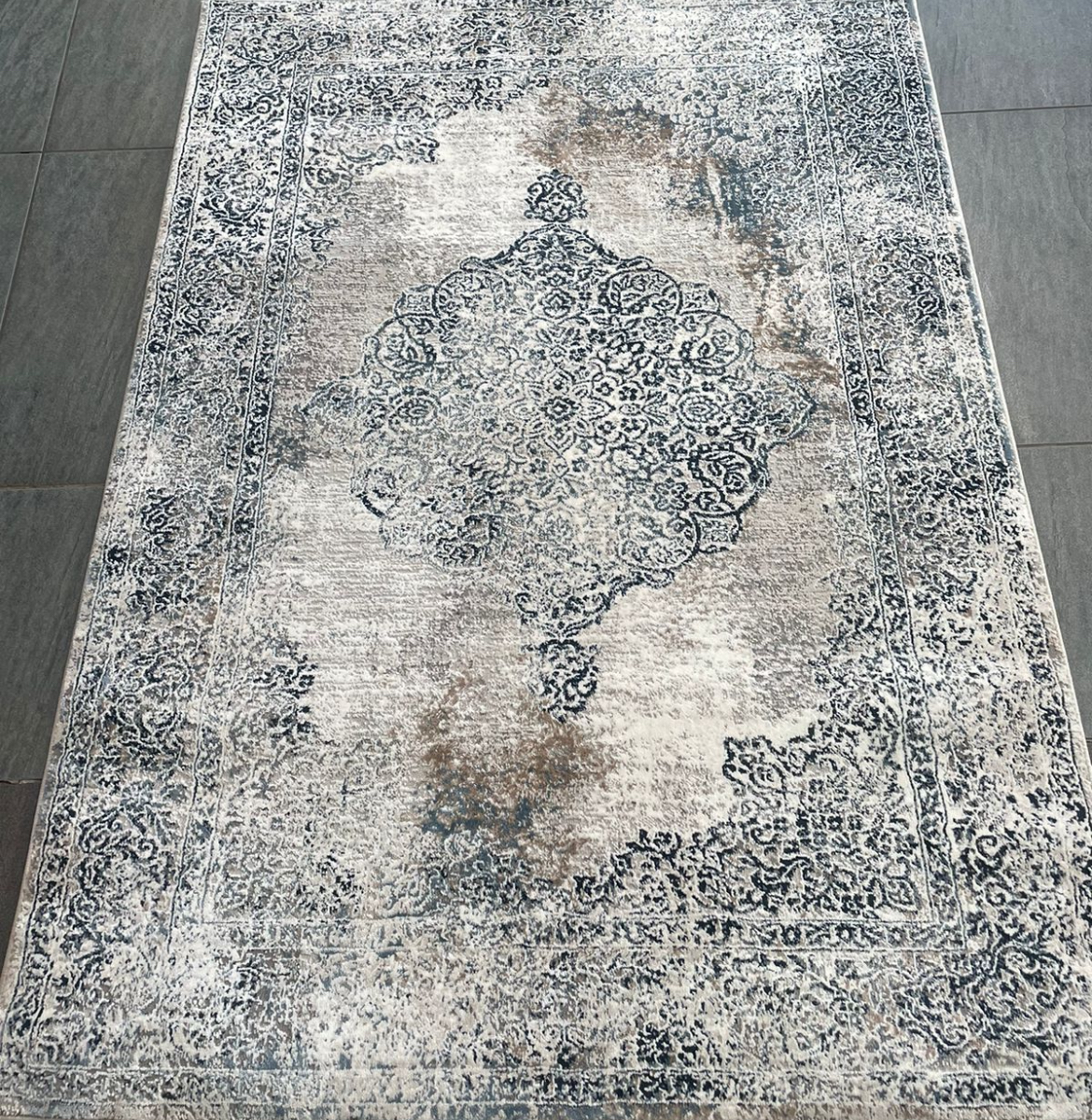 Modern 167X120: R2,999