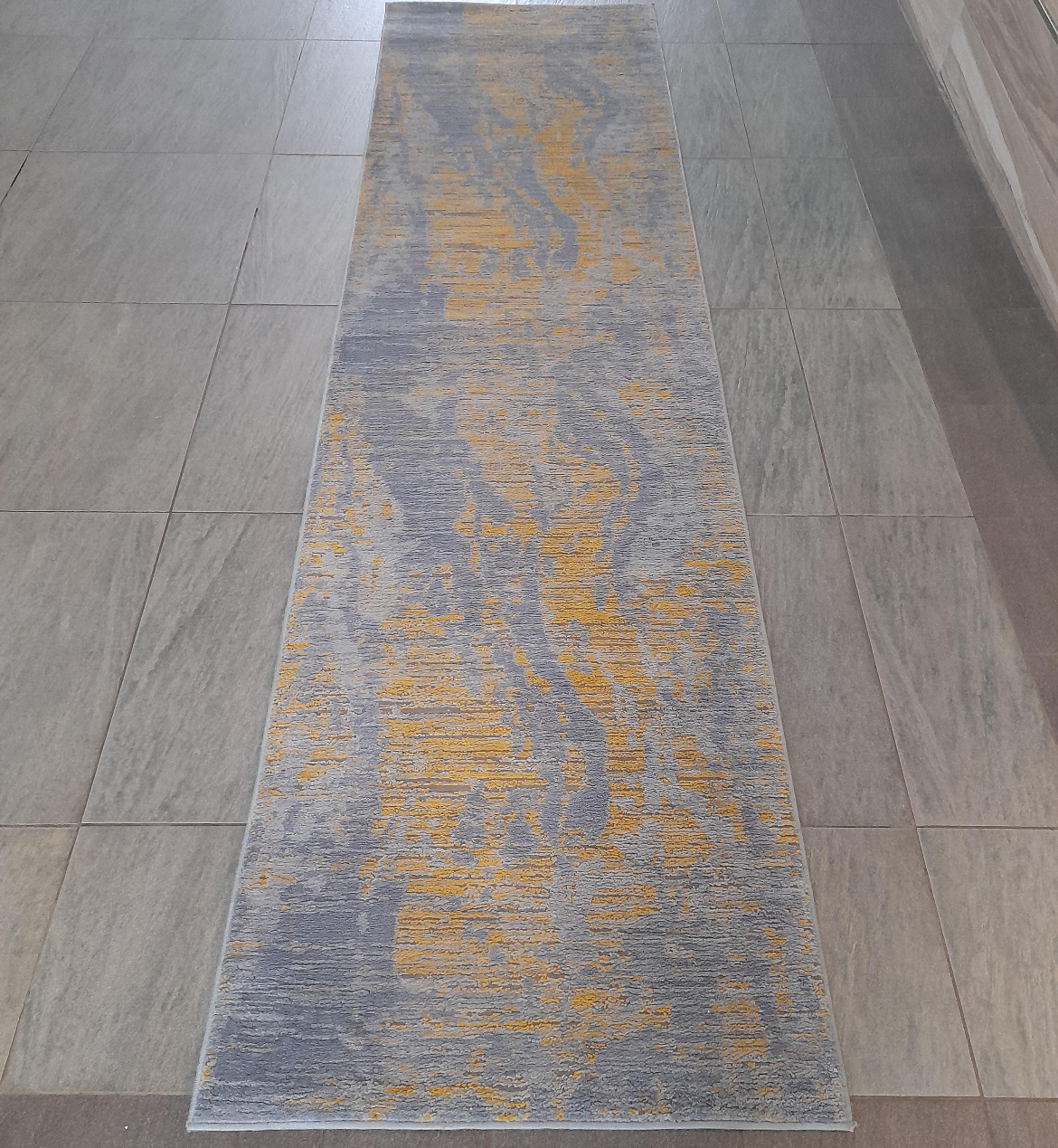 Modern 300x80: R3,999