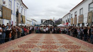 Arraiolos - The Portuguese Needlepoint Rugs