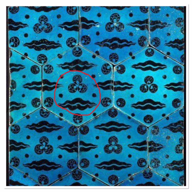 Cintamani symbol on top of the double line Cloud band