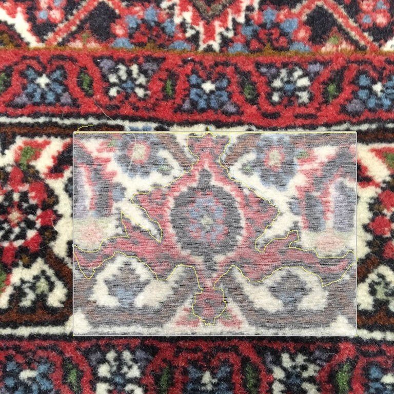 Samovar design in the border of Gholtogh rug
