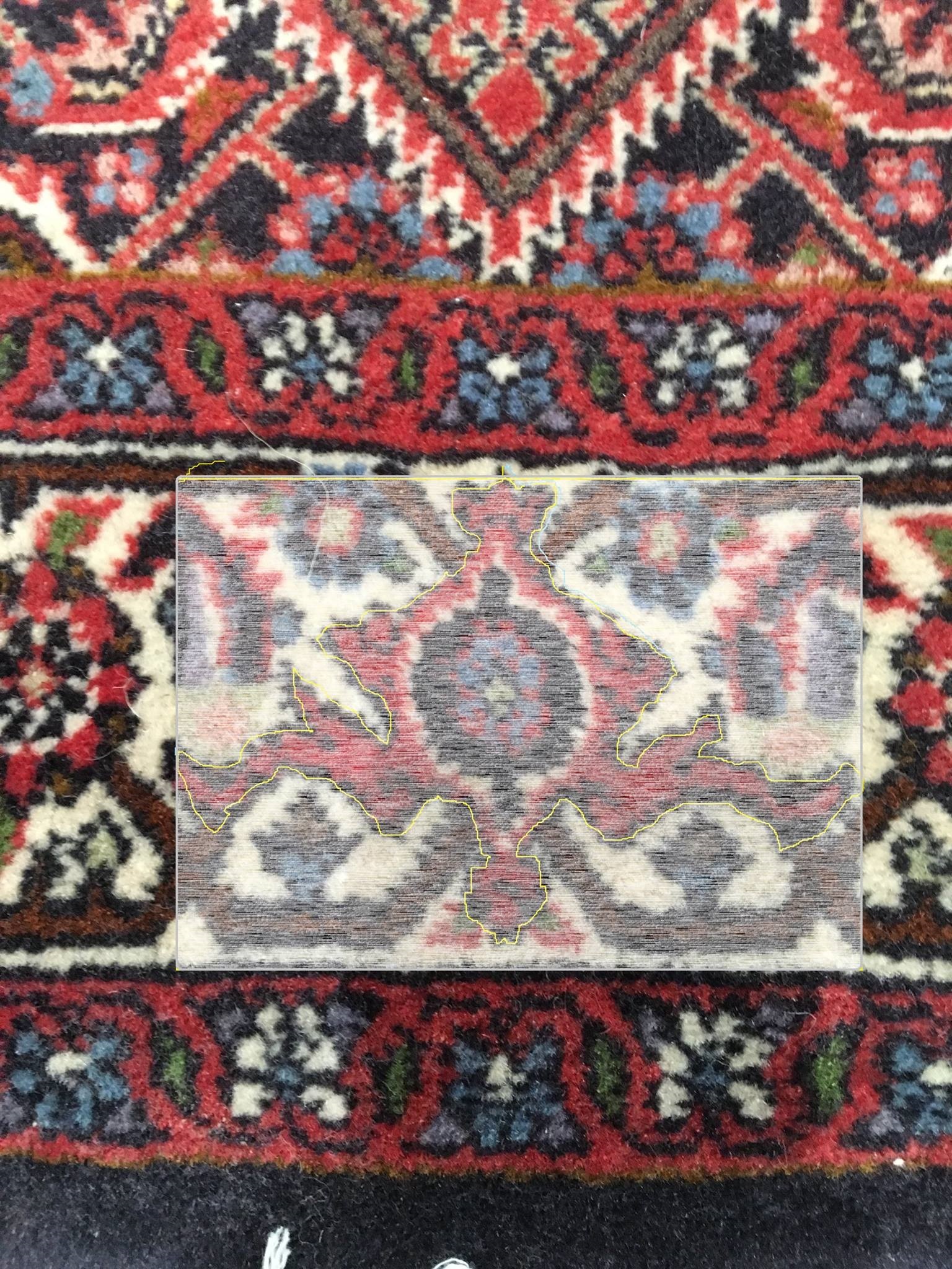 Samovar design in the border of Gholtogh rug