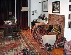 Its a perfect throw....especially on Freud's couch!