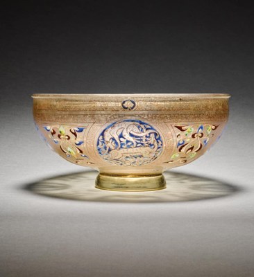 Large Mamluk gilded and enamelled footed glass bowl, Egypt or Syria, 14th century