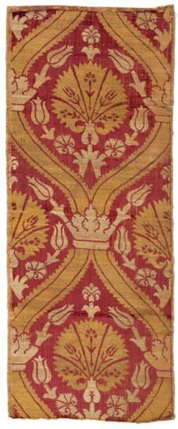 Brocatelle, Turkey or Venice, XVIth century, red satin background, yellow decoration woven in gold and cream woven in silver of a carnation in a crown of tulips in the middle of ribbons tied by a crown (tear on one side). Has a PA label on the back. Museum, Persian, No. 523, DATE 10-28-26 for November 28, 1926. In 1926, the Sesquicentennial International Exhibition was held in Philadelphia to celebrate the 150th anniversary of the declaration of independence of the United States. . The fair was placed in receivership in 1927 and its assets sold at auction. Former Charles Ratton collection. 1.52 x 0.61 m. Estimate: 300 - 500 EUR. SOLD for 13,000 EUR