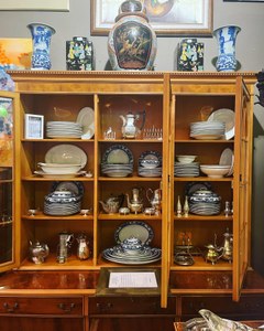 The Right Way to Organize Your China Collection, According to the Experts - By Martha Stewart