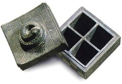 Snake Serpent on a jewelry box from Shahdad, Iran, 2700BC - CC BY-SA 4.0.jpg