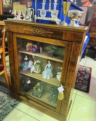 Want to Start Antiquing, but Don't Know Where to Begin? We Asked Collecting Experts to Share Their 7 Best Tips - By Blythe Copeland